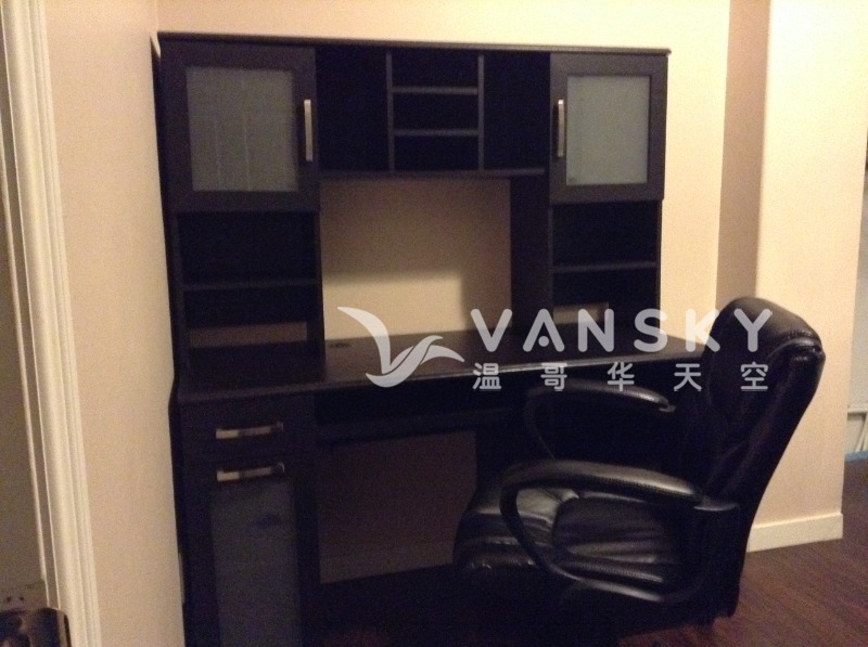 240830000203_Computer desk with chair - Copy.JPG